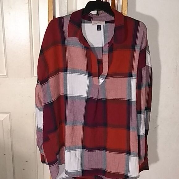 Universal Thread Tops - 💥Universal Thread plaid v neck blouse